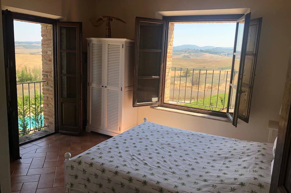 Casa di Sotto, Podere Ampella: a beautiful holiday house in the heart of Tuscany in San Giovanni d'Asso, Montalcino