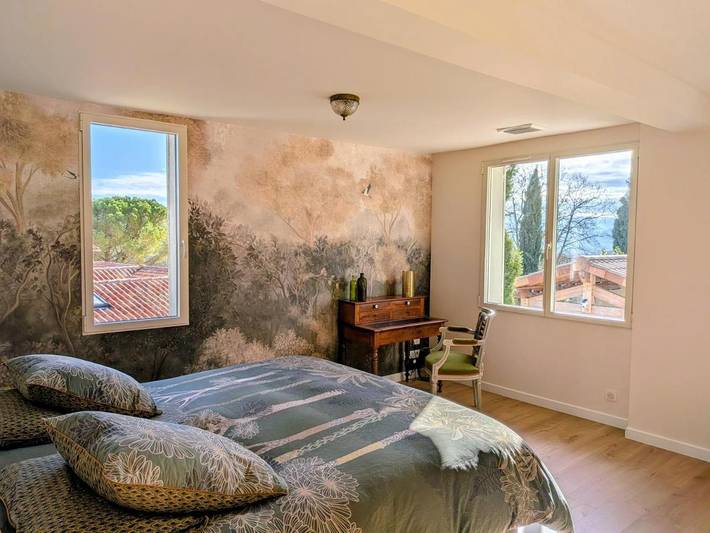 Chambre d’hôte pour 4 personnes, avec terrasse et vue ainsi que piscine et jardin