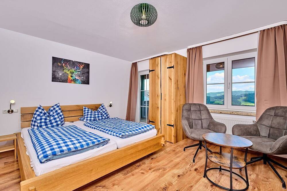 Alleinstehendes Ferienhaus mit Pool,  W-Lan, Tv, Terrasse, Haustiere erlaubt, Parkplatz in Kollnburg, Ostbayern