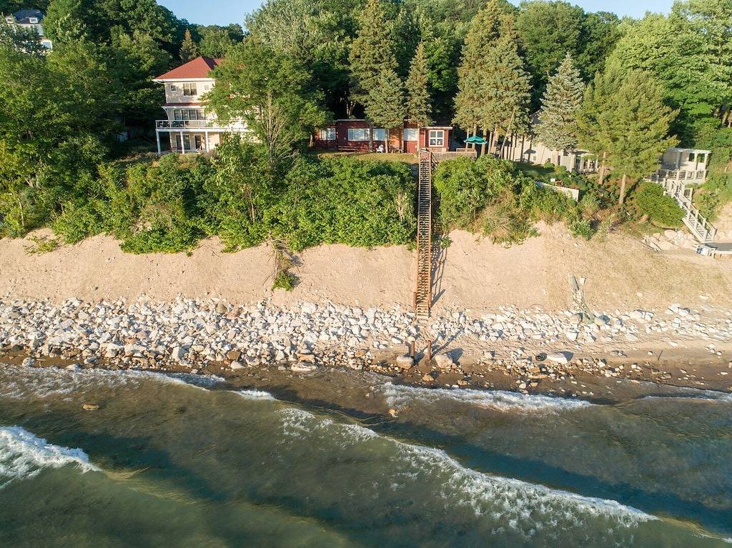 Low-bluff cottage with private Lake Michigan beach in Macatawa, Allegan County
