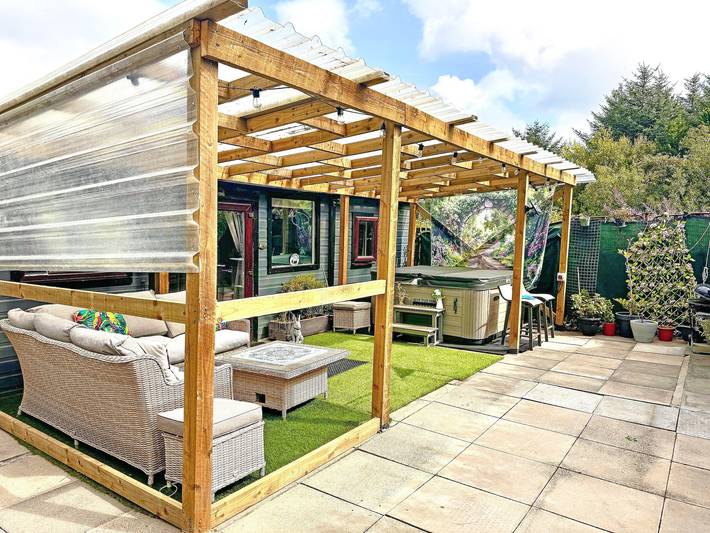 Log cabin for 2 people, with garden in Falkirk