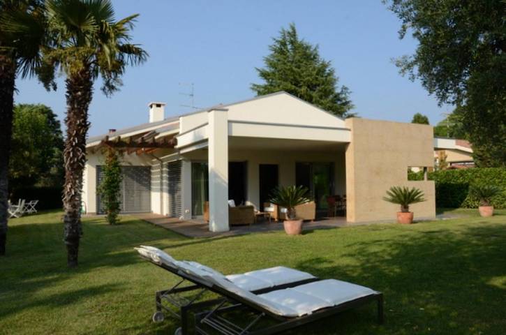 Villa für 6 Personen, mit Terrasse und Garten sowie Pool in Bardolino