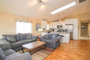 Vacation Home for 6 Guests in Lincoln City, Oregon Coast, Picture 2