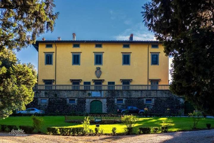 Villa per 7 persone, con Balcone e Terrazza nonché Giardino e Piscina a Lastra a Signa