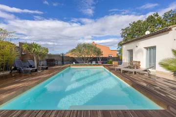 Gîte pour 6 personnes, avec jardin ainsi que piscine et terrasse à Corneilhan