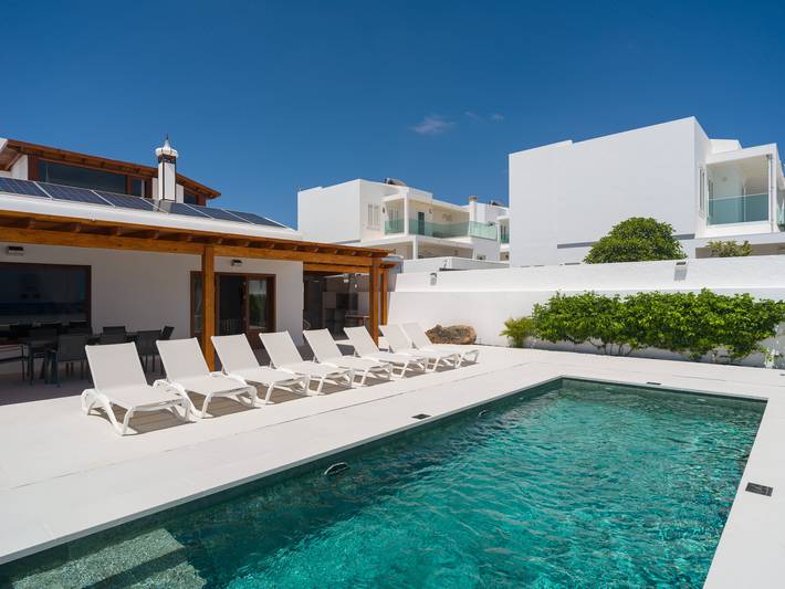 Villa for 8 people, with garden and terrace in Costa Teguise