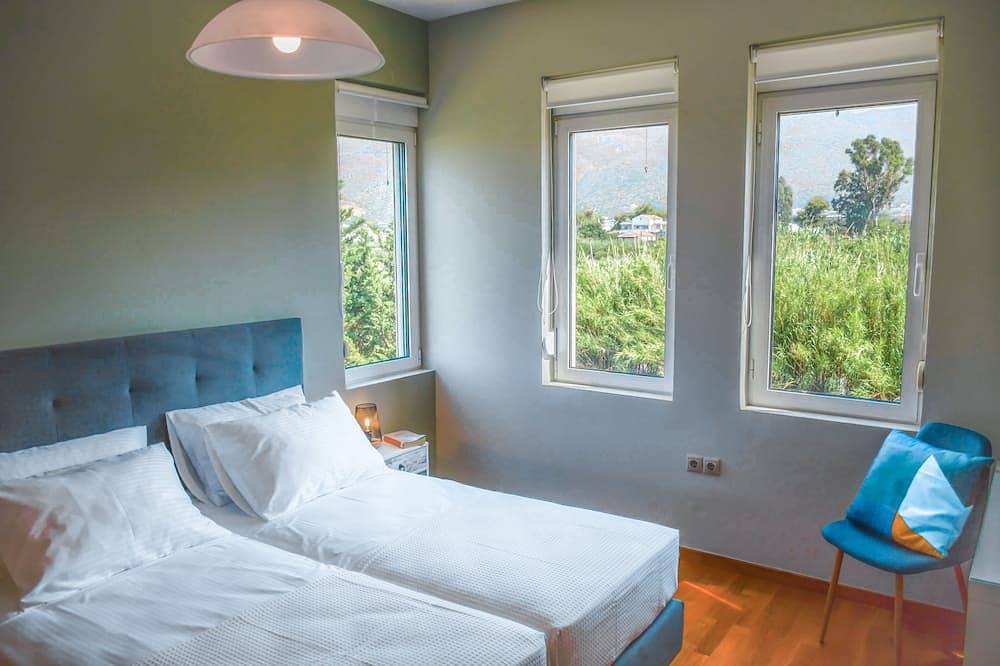 Villa Sweven is close to Center of Chania -Airport and Port of Souda and private in Chania region