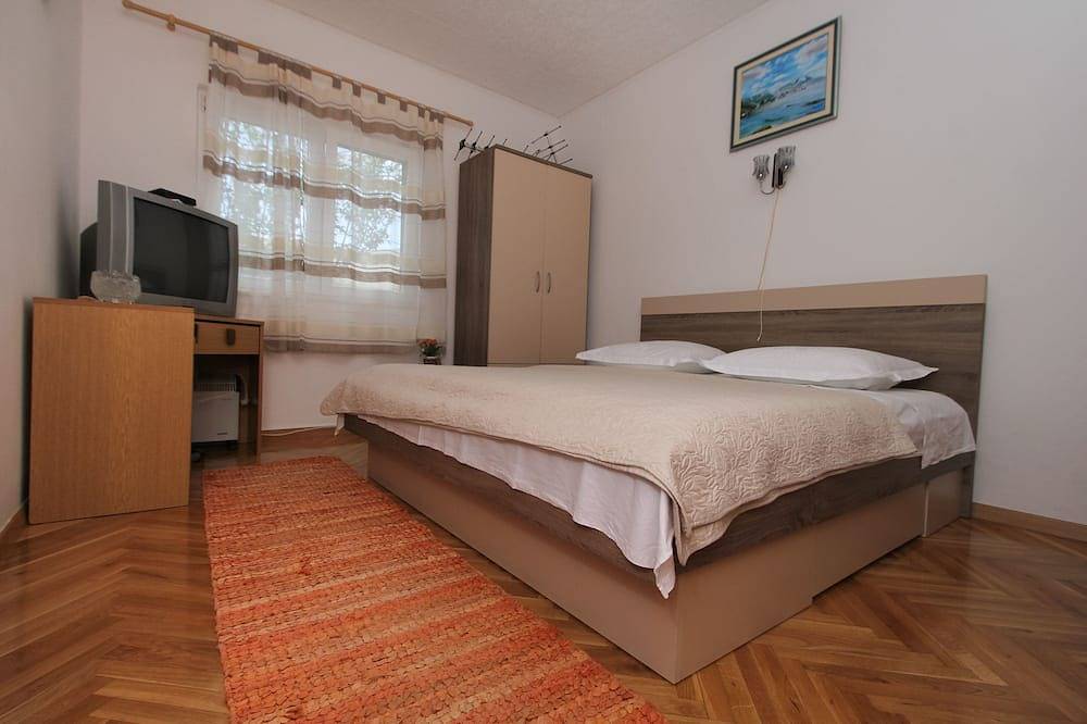 Haus mit einzigartigem Blick auf das Meer und die Inseln in ruhiger Lage in Kastel Sucurac, Kaštela