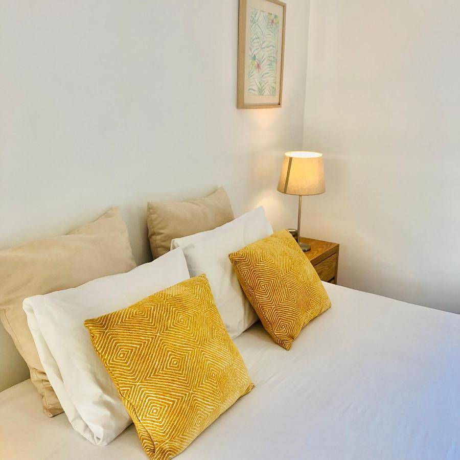 Apartamento de férias inteiro, Suite like Sweet-Refugio tranquilo in São Pedro e Santiago, Distrito de Lisboa