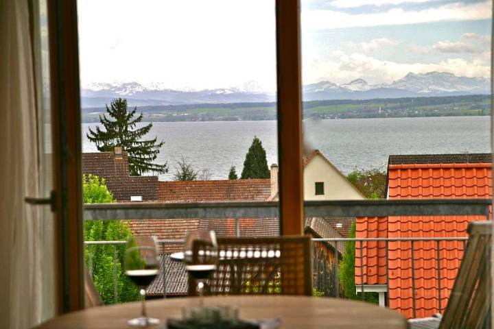 Ferienwohnung für 2 Personen, mit Balkon und Terrasse sowie Garten und Seeblick