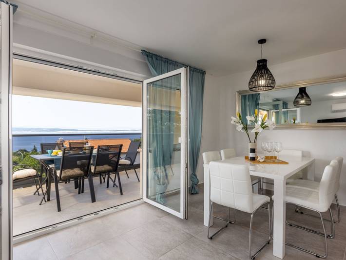 Ferienwohnung für 6 Personen, mit Garten und Pool in Crikvenica