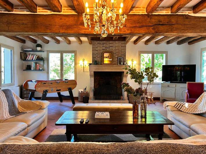 Location de vacances pour 12 personnes, avec vue ainsi que jardin et piscine, adapté aux familles à Thoury (Loir-et-Cher)