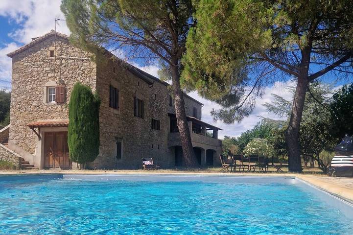 Appartement de vacances pour 4 personnes, avec jardin ainsi que jacuzzi et piscine