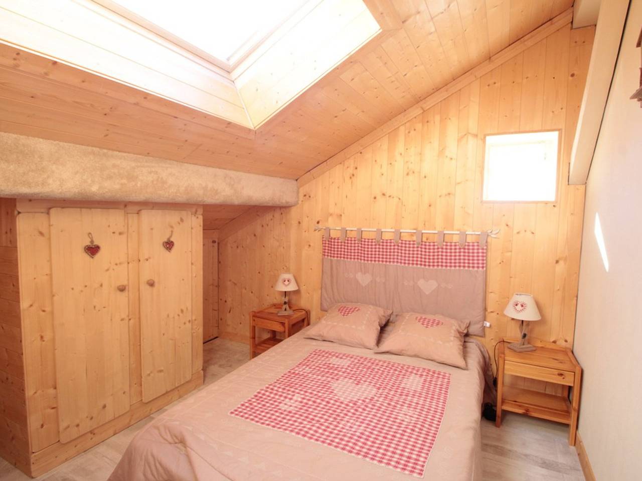 Appartement entier, Duplex 3 pièces pour 6 pers, centre-village, proche pistes et commerces in Les Carroz, Arâches-la-Frasse