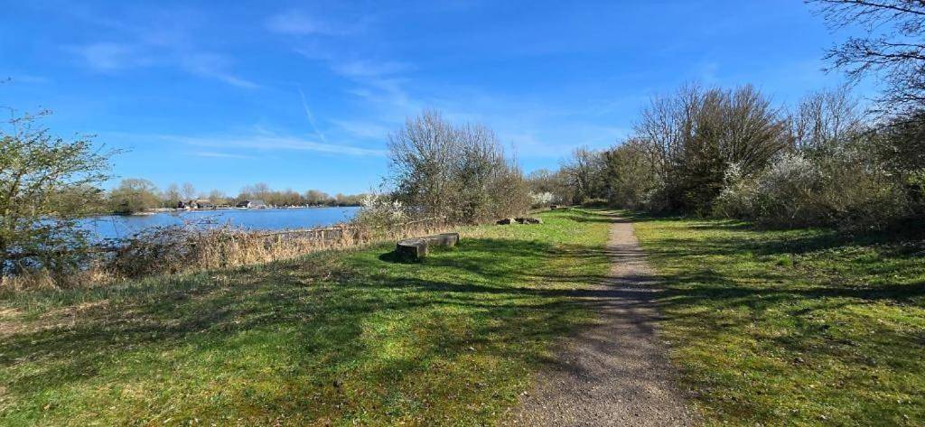 Entire apartment, Lovely Cosy Apartment near Water Parks in South Cerney, Gloucestershire