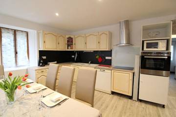 Location de vacances pour 8 personnes, avec jardin ainsi que terrasse et sauna à Saint-Alban-Auriolles