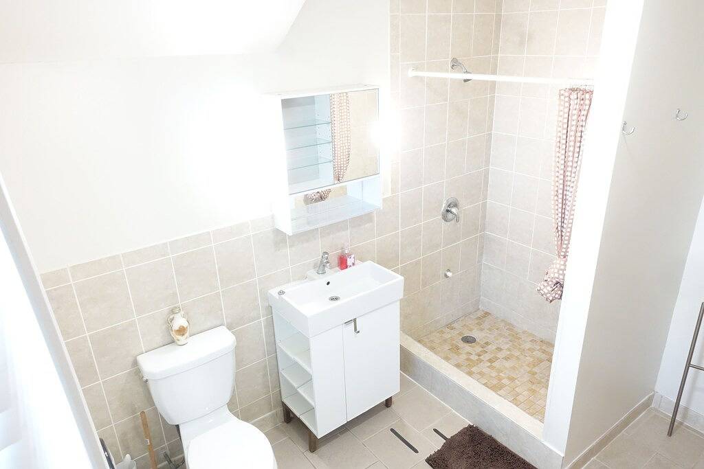 ⭐️Best Xl House To Visit Nyc-5Br+3Baths+Hot Tub+Parking 5 cars in Hillside, Union County