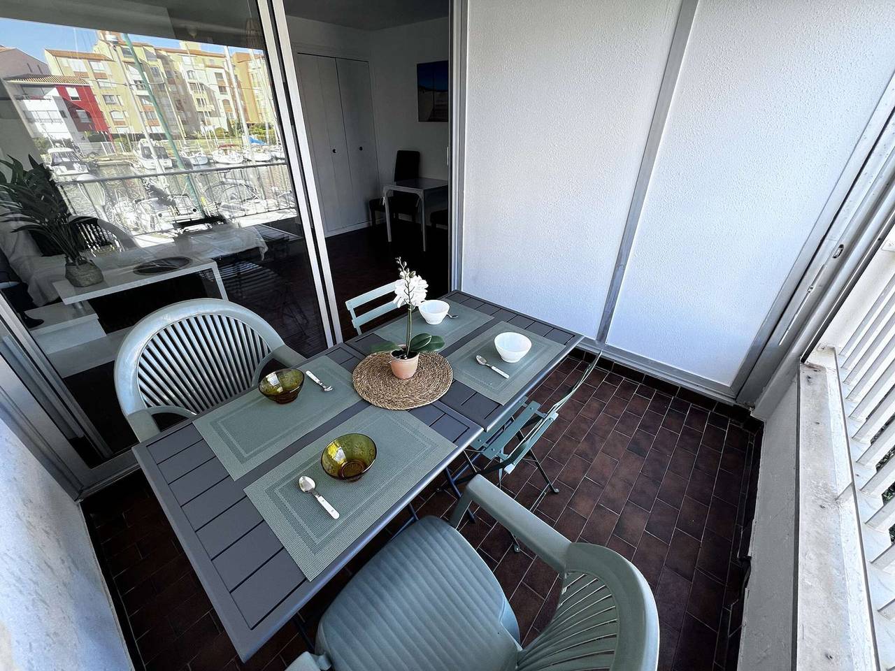 Studio entier, Studio Cabine Calme, Vue Canal, Proche Plage et Commerces in Cap d'Agde, Agde