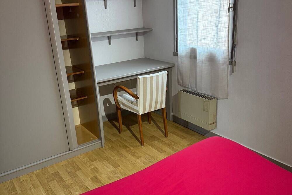 Entire apartment, 1-bedroom apartment overlooking the river Aven and the Bois d'Amour in Pont-Aven, Quimper region