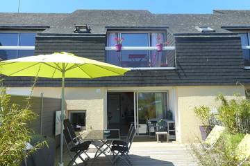 Gîte pour 4 personnes, avec jardin ainsi que terrasse et piscine à Île-Tudy