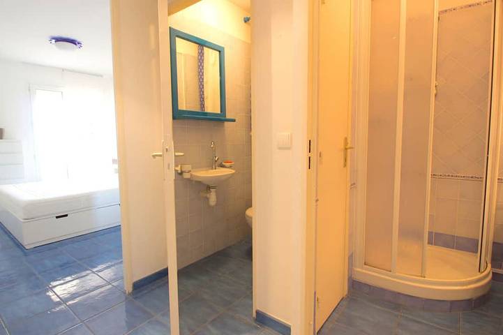 Ganze Wohnung, Golfe Juan - 4 People - Sea View - Swimming Pool - Garage in Golfe-Juan, Vallauris