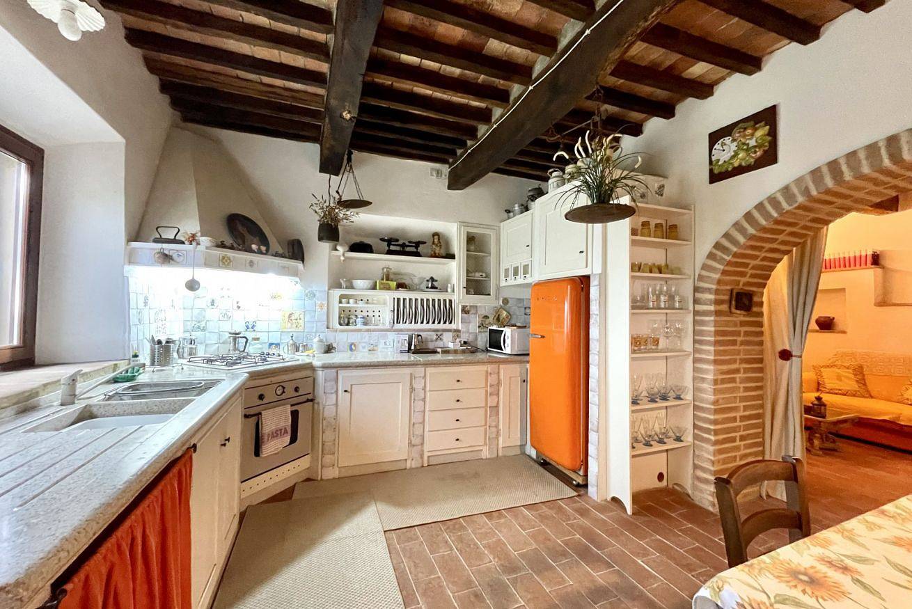 Ganze Wohnung, Haus Malerin  - Meerblick, eingezäunter Garten by Toscanatour in Guardistallo, Etruskische Küste