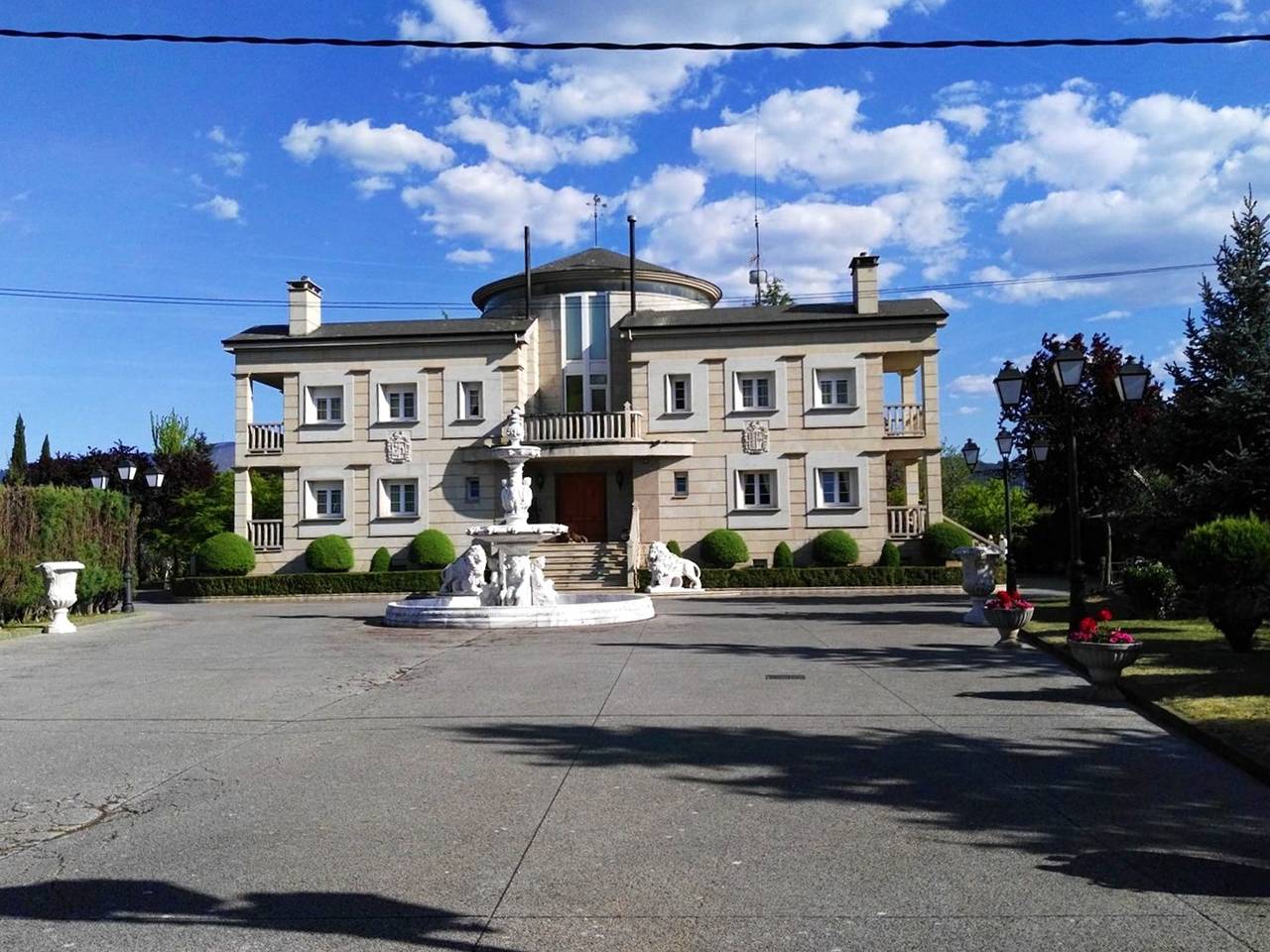 Casa espaciosa con piscina y jardín en Congosto in San Miguel de Las Dueñas, Congosto (León)