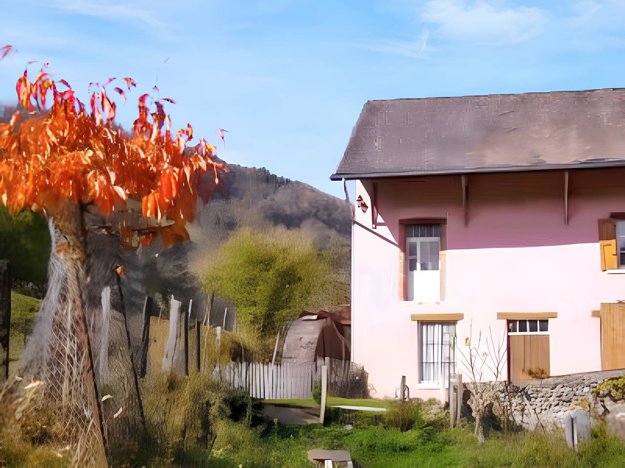 Charmantes Haus in Chirens mit umzäuntem Garten in Chirens, Isère