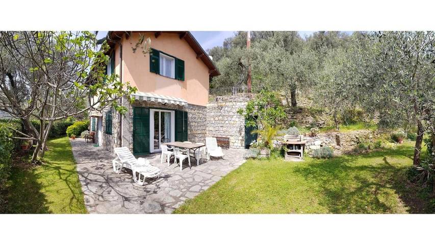 Ferienhaus für 5 Personen, mit Balkon und Terrasse sowie Garten und Ausblick in Pietrabruna