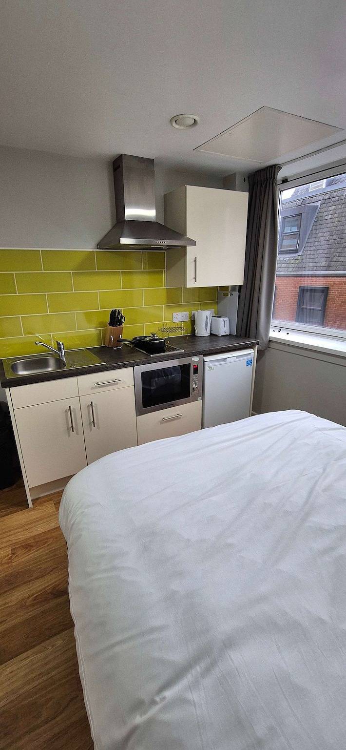Entire studio, Modern Budget Double Studio in Central Nottingham in Nottingham, East Midlands