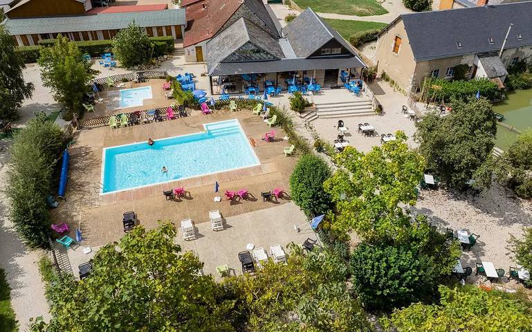 Camping pour 5 personnes, avec terrasse et piscine près des Châteaux de la Loire