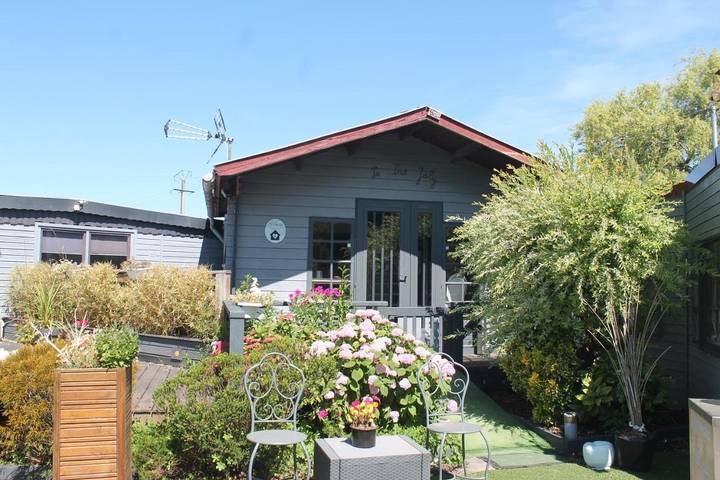 Location de vacances pour 2 personnes, avec Terrasse et Jacuzzi ainsi que Jardin et Piscine à Hondschoote