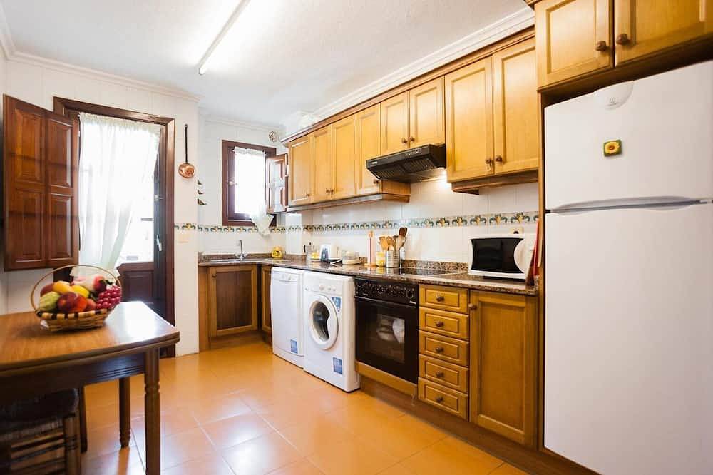 Apartamento entero, Charming 2-bedroom apartment with private bathroom in Comillas, Costa de Cantabria