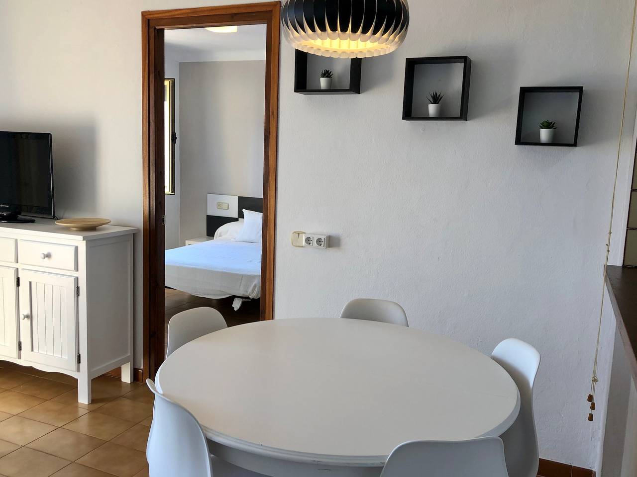 Entire apartment, Seafront Apartment with Terrace in l'Escala, Upper Empordà