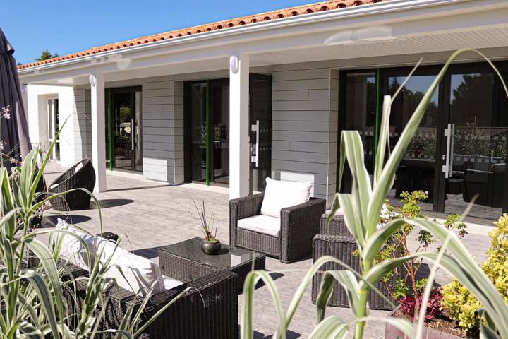 Parc de vacances pour 4 personnes, avec piscine et jardin en Vendée - 2