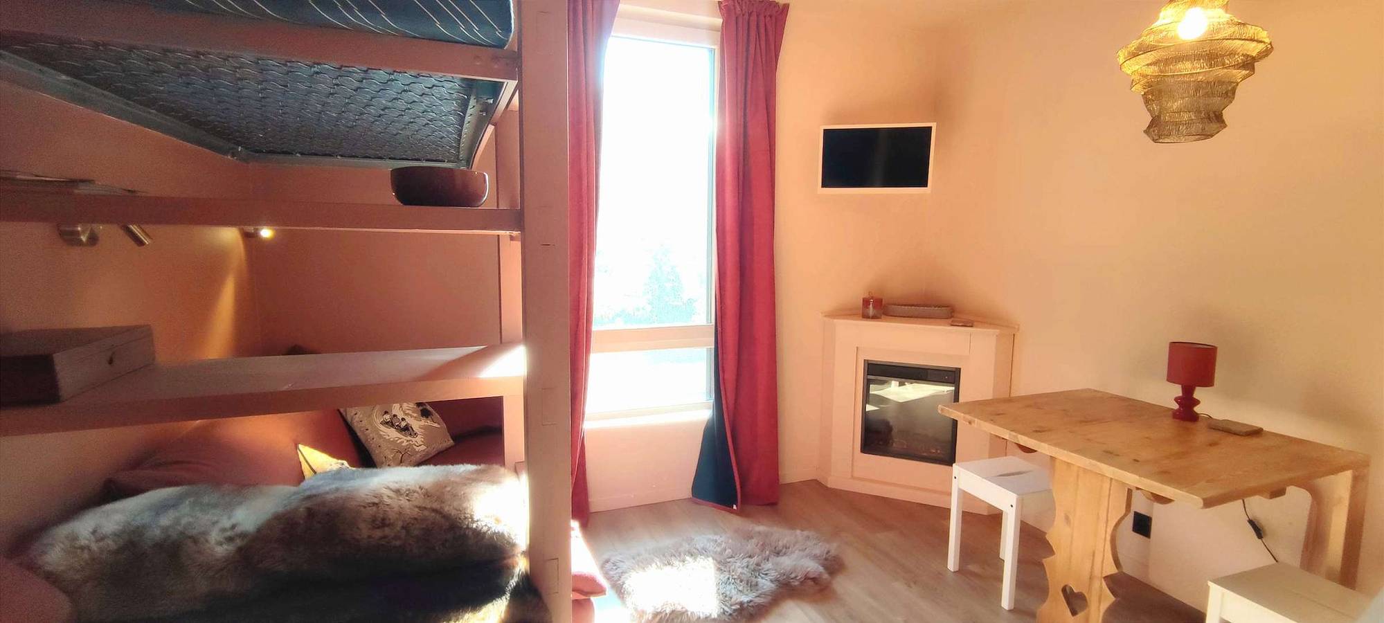 Entire holiday apartment, Renovated, comfort & shopping just a stone's throw away in Isola 2000, Isola