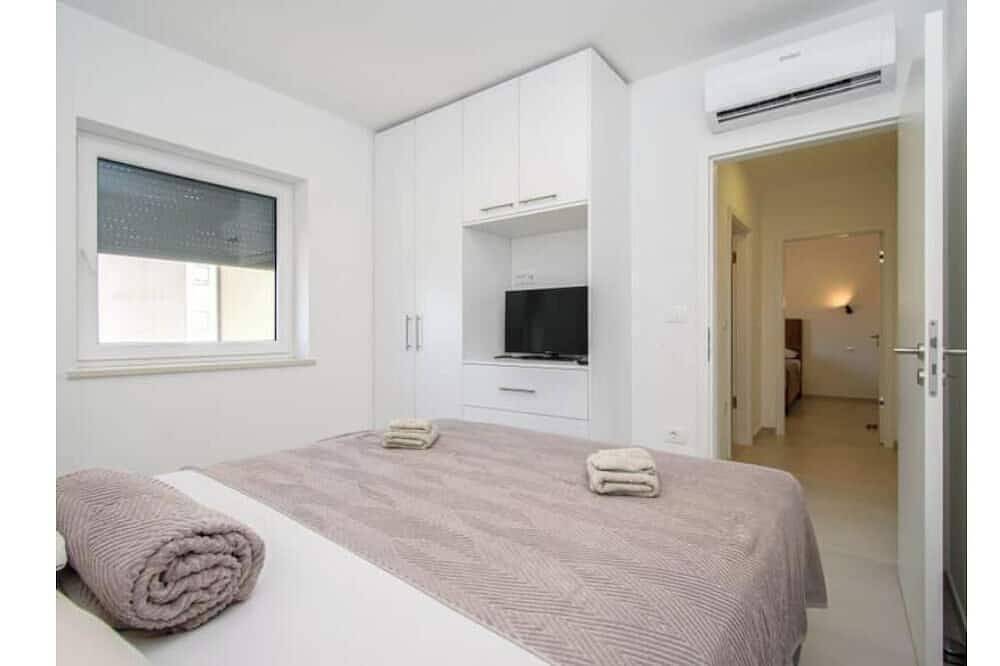Cijeli apartman, Apartment Alisa, Liznjan: A modern apartment with a sea view in Rogovići, Marčana