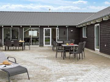 Ferienhaus für 24 Personen, mit Sauna und Pool sowie Terrasse, kinderfreundlich in Olpenitz
