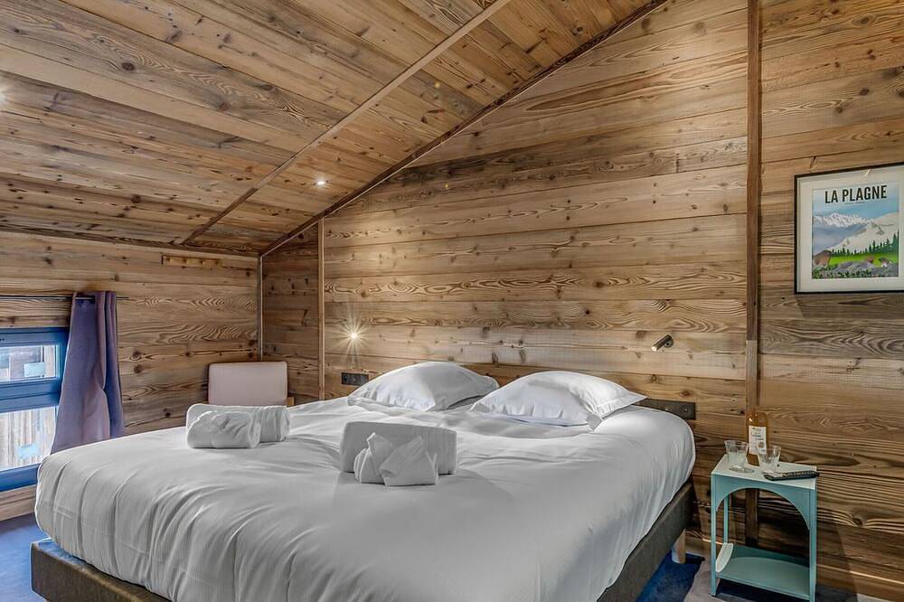 Luxury 5-star chalet, 7 suites, 14 guests, hotel services in Plagne Villages, La Plagne-Tarentaise