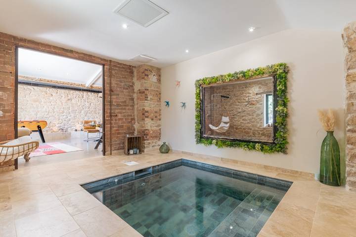 Gîte pour 6 personnes, avec jardin à Esparron