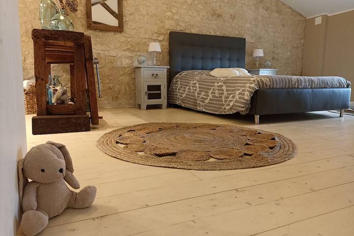 Location de vacances pour 5 personnes, avec Terrasse et Jardin à Antezant-la-Chapelle - 4