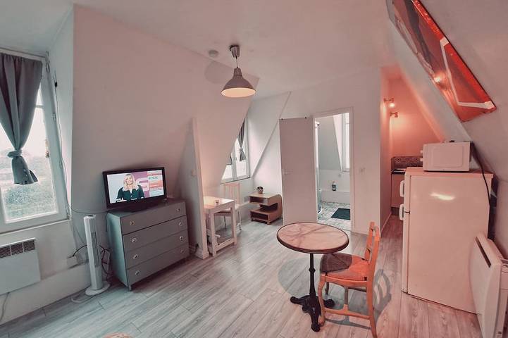 Appartement entier, Location saisonnière, meublée, appartement type studio à Sèvres in Sèvres, Hauts-de-Seine