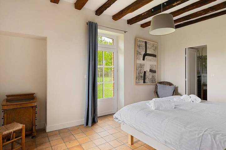 Location de vacances pour 12 personnes, avec terrasse ainsi que piscine et jardin à Ambillou - 3