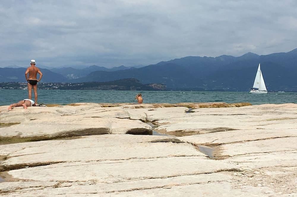 Ganze Wohnung, Sallys Haus im Naturparadies Punta Grò in Sirmione, Gardasee-Berge