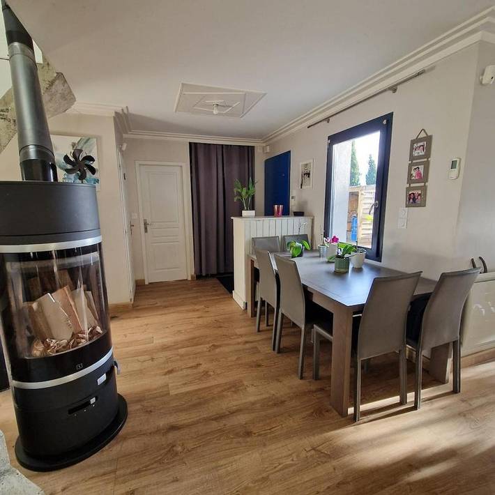 Location de vacances pour 10 personnes, avec jacuzzi ainsi que piscine et terrasse à Sorigny - 4