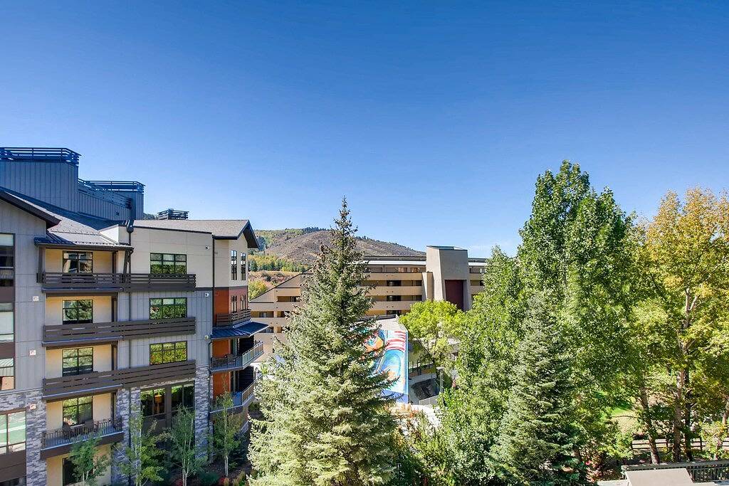 Ganze Wohnung, Modern Luxury Remodeled Condo in der Nähe von Riverfront Gondola in Avon | in Avon, Beaver Creek