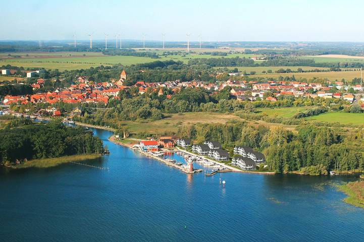 Ferienhaus für 12 Personen, mit Terrasse und Garten am Plauer See - 4
