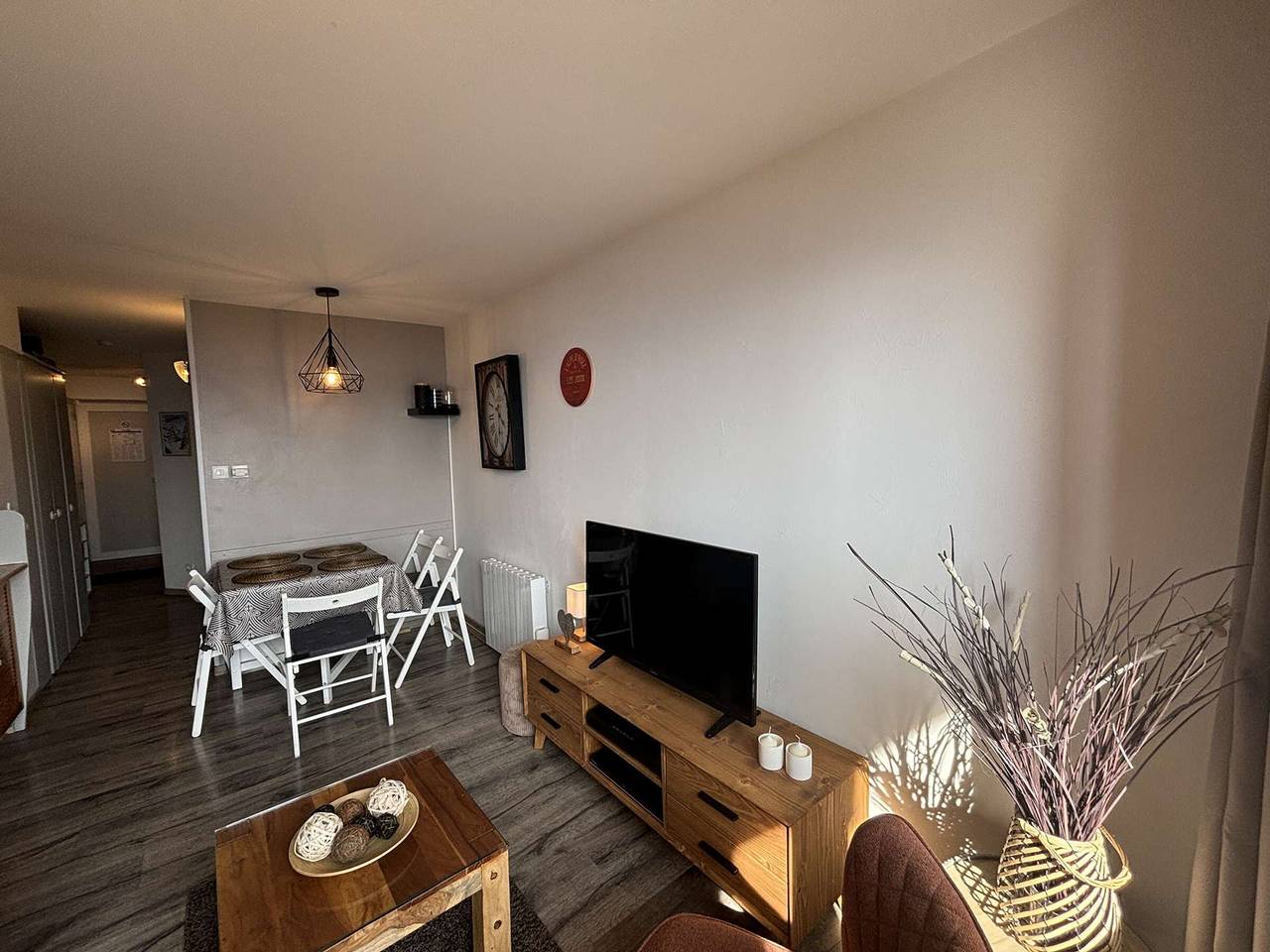 Ganze Wohnung, Gemütliche 2-Zimmer-Wohnung für 4 Personen mit Südbalkon und Parkplatz in L'Alpe d'Huez in Huez, Nationalpark Écrins