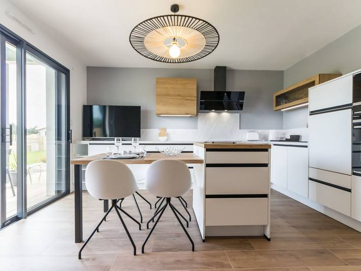 Gîte pour 2 personnes, avec terrasse ainsi que jacuzzi et piscine dans Plage Du Port Meleu Prefailles - 4