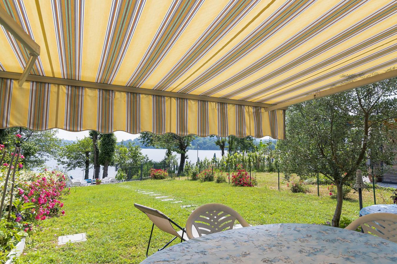 Ganze Wohnung, Casa Maddalena Private Beach in Cadrezzate con Osmate, Lago Maggiore (Lombardei)